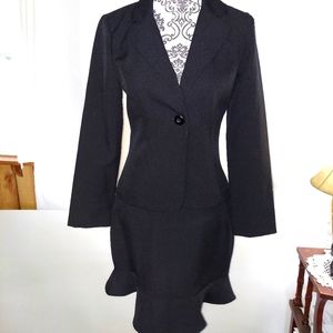 Skirt suit set size 7/8